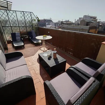 Sagrada Familia Penthouse شقة *