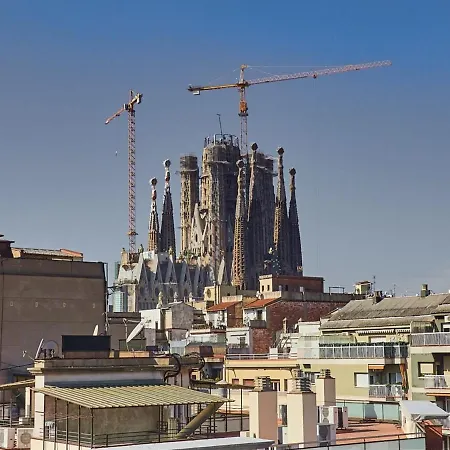 Sagrada Familia Penthouse شقة